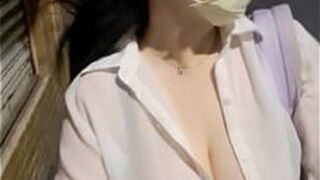 Разоблачение на публике - обязательное условие для стажера социального работника - порно видео