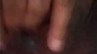 Шершень и мокрая киска. Время играть - порно видео