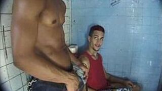 Гей - латиноамериканский фан-клуб - городской тренажерный зал в джунглях - порно видео