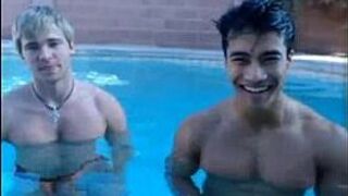 два парня болтают секс красавчик мускулистый красавчик - порно видео