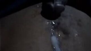 Он был пойман голым после мастурбации - порно видео